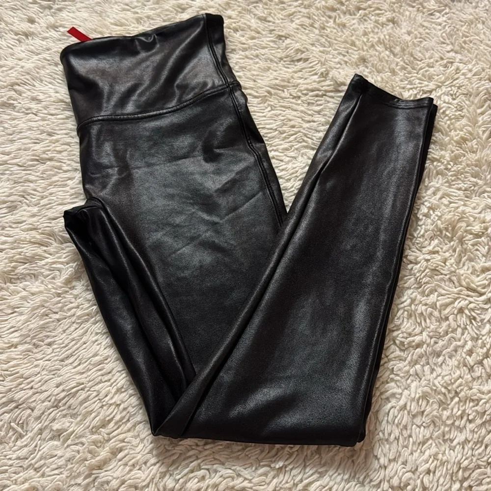SPANXshape™ Faux Leather
Leggings size Large - Picture 13 of 13